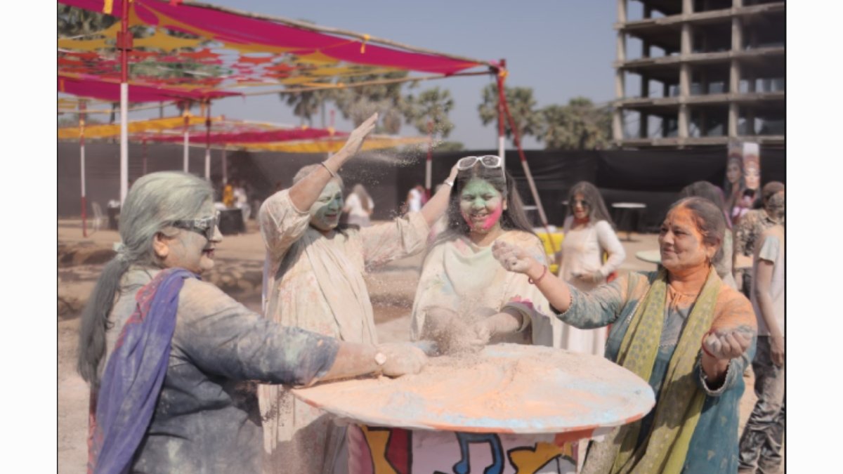 ‘Mudfest’ Celebrated with Great Enthusiasm in Surat on Dhuleti by Triom Club-PNN