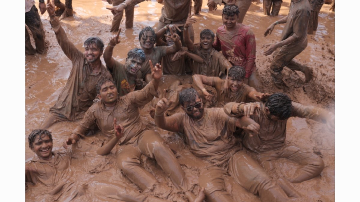 ‘Mudfest’ Celebrated with Great Enthusiasm in Surat on Dhuleti by Triom Club-PNN