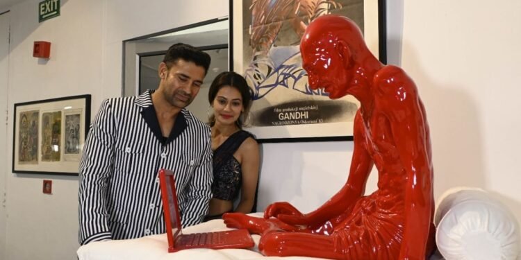 Exploring India’s Cultural Tapestry: Sangram Singh and Payal Rohatgi Marvel at Tuli Research Centre for India Studies’ Exhibition