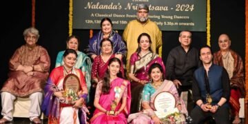 Nalanda Dance Research Centre DRM Uma Rele Present award to Actor Hema Malini & Paresh Rawal in Mumbai