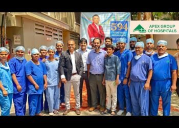 Mumbai doctor performs record 594 Robotic Knee Replacement Surgeries in one year