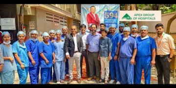 Mumbai doctor performs record 594 Robotic Knee Replacement Surgeries in one year