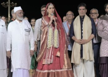 Manish Malhotra showcased Dharohar Kashi Ki at Banaras, A Tapestry of Indian Culture and Craftsmen organised by Indian Minorities Foundation (IMF)