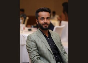 Young Indian Entrepreneur Divyansh Sengar’s Inspiring Journey: From Struggles to Success