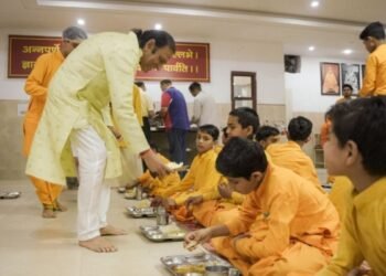 Dinesh Shahra Foundation’s Seva Initiative at Parmarth Niketan: Igniting Change and Inspiring Service