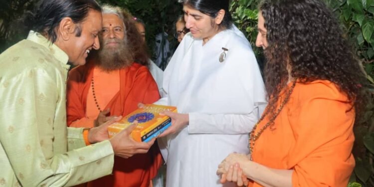 Dr. Dinesh Shahra, The Pioneer of Yellow Revolution Presents ‘Sanatan Living’ Series to BK Shivani Verma at Parmarth Niketan