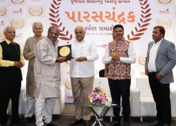 Paras Foundation presented Paraschandrak Literary Awards