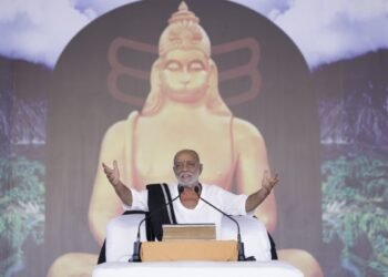 On World Environment Day, Morari Bapu calls for protecting the five elements by planting trees