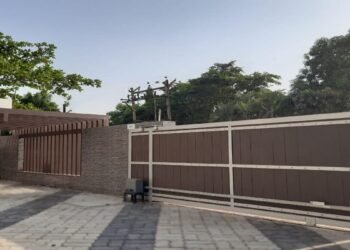 Cost-Effectiveness: WPC Planks Gates vs. Traditional Materials Gates