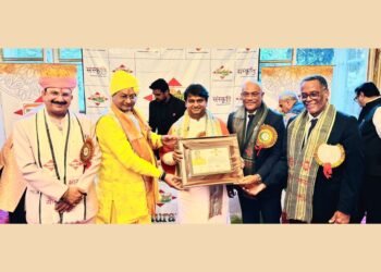HH Shri Rajrajeshwar Guruji Receives Bharat Gaurav Award in Paris, France