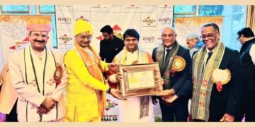HH Shri Rajrajeshwar Guruji Receives Bharat Gaurav Award in Paris, France