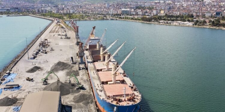 India’s 12 Major Ports Observe 4.45 Percent Cargo Volume Growth in FY24 Through Strengthened Infrastructure