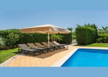 The Ultimate Guide to Choosing the Best Poolside Umbrellas and Garden Umbrellas