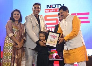 Dr. Arpit Chopra Honoured with Excellence Award for Outstanding Work in Homeopathy