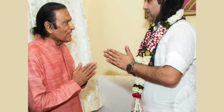 Renowned Philanthropist Dinesh Shahra and Spiritual Leader Shri Devkinandan Thakur Discuss initiatives for Social Welfare at Parmarth