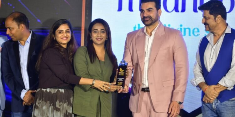 Pratiesh Ambekar’s Madhuban Wins ‘Best Themed Vegetarian Buffet’ Award at Universal Eminence Event