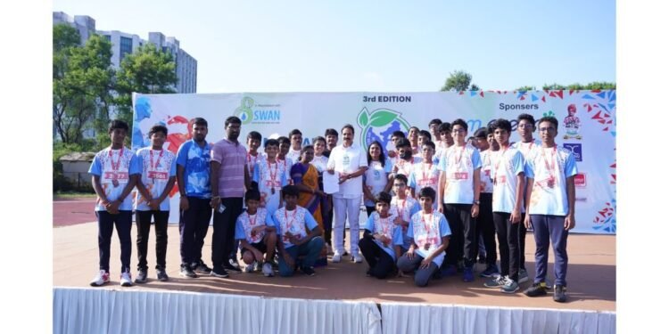 Narayana School Kukatpally Advocates for Improved Road Hygiene at Ozone Run 2024