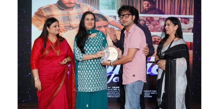 Producer Paras Mehta Honored by Legendary Actress Padmini Kolhapure at Chandigarh Event