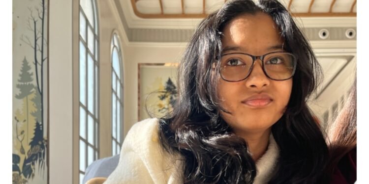 Bridging the Silent Distance: A 15-Year-Old’s Poignant Tribute to Grief