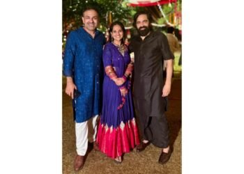 Hollywood Producer and Veer Savarkar Actor Jay Patel Plays in OG Garba at Ahmedabad, India