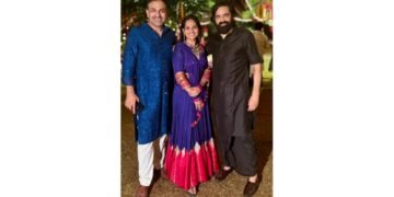 Hollywood Producer and Veer Savarkar Actor Jay Patel Plays in OG Garba at Ahmedabad, India