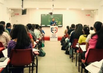 Karat Lawz Academy: Top Judiciary Coaching in Delhi with Comprehensive Courses in English and Hindi