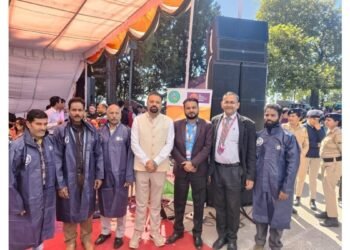 AU Small Finance Bank Distributes Raincoats to Shimla’s Municipal Heroes for Swachhta Pakhwada