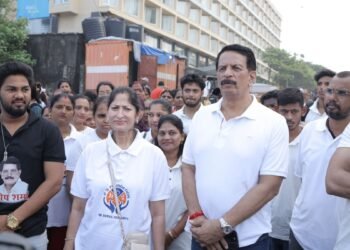 Successful Beach Clean-Up Drive at Juhu Beach Organized by PS Foundation