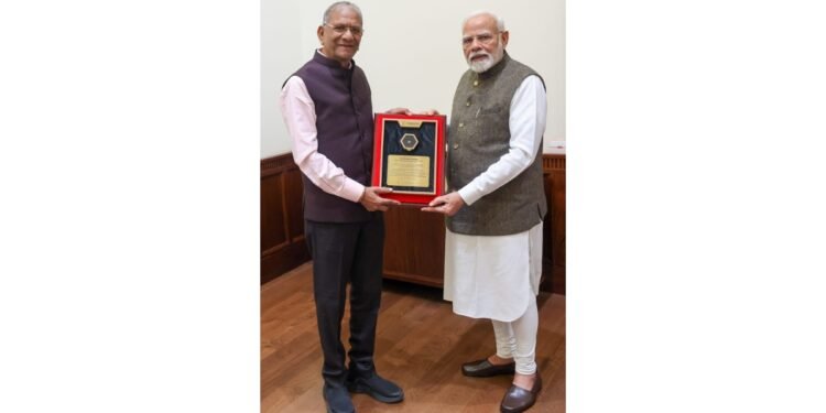 Govind Dholakia Presents Natural Diamond Navbharat Ratna to PM Modi, Symbolizing Dreams of New Bharat