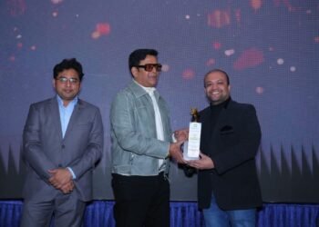 Perfect 32 Dental Care World Wins Best Dental Clinic Award Presented by Dasana foundation