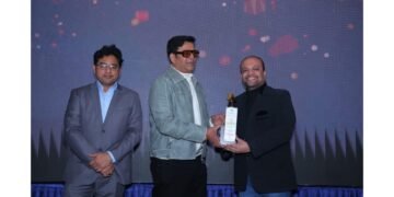 Perfect 32 Dental Care World Wins Best Dental Clinic Award Presented by Dasana foundation