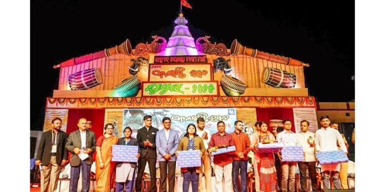 Vedanta Felicitates Young Achievers at ‘Ghumura’ Festival; Aluminium Stall Shines at Kalahandi Utsav