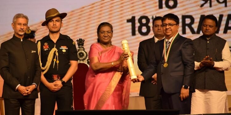 Singapore-Based Entrepreneur Mr. Atul Temurnikar, Felicitated with India’s Pravasi Bhartiya Samman Award 2025