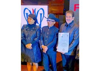 Dr. Sandeep Marwah Honoured for 40 Years in Creative Arts by The Vice President of Madagascar