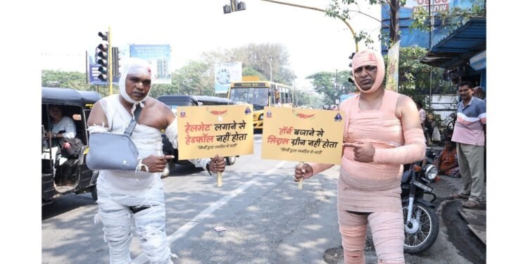 Mirchi Mumbai’s ‘Toote & Phoote’ Take over the Streets