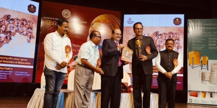 Justice Abhay Thipsay (Retd.) and Gopkumar Pillai honour Achievers at the 14th Shivaji Maharaj Awards 2025