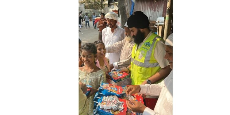 Hemkunt Foundation Celebrates Eid with Slum Kids in Mumbai, Spreading the Message of Unity