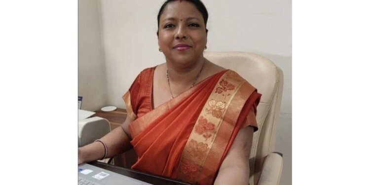 How a Delhi Dietitian Can Help Women Balance Their Hormones Naturally Through Diet