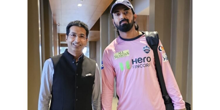 KL Rahul & Team Arrive at The Centrum Lucknow, Welcomed by Film Producer Sarvesh Goel