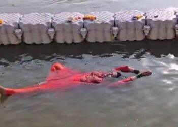 Dr. Savitha Rani Makes History at Maha Kumbh Mela as the World’s First to Perform Jalayoga