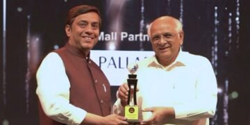 Maulik Bhatt Presented With the “Pride of Gujarat–Most Trusted Astrology Guru” Award from CM Bhupendra Patel