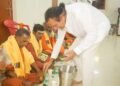 Dinesh Shahra Foundation Pays Tribute to Swami Sivananda Maharaj at Varanasi Ashram