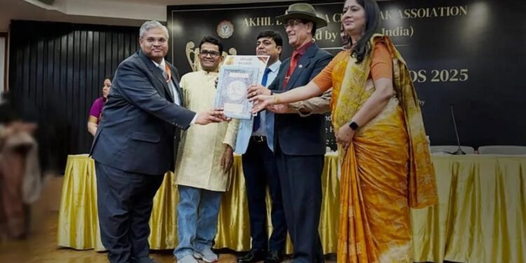 Dr. Vikas Singhal Honored with Bharat Shri Award 2025 for Advancing Evidence-Based Homeopathic Practice