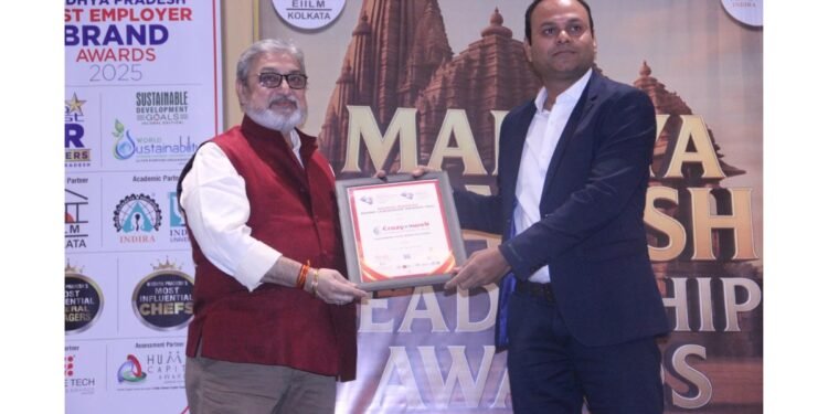 Crazyonweb Wins Madhya Pradesh’s Best Digital Marketing Institute Award for the Third Time