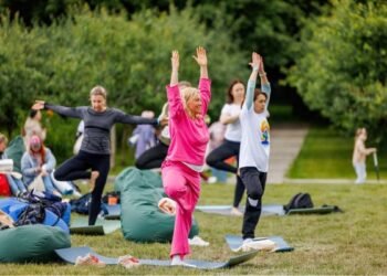 7000 Muscovites and tourists took part in International Yoga Day at VDNH