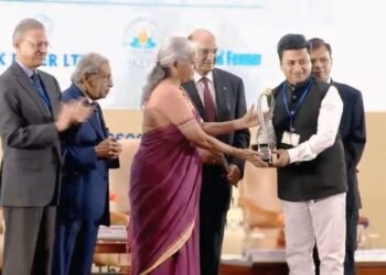Padma Shri Kailash Chandra Agarwal Gets Lakshmipat Singhania–IIM Lucknow Leadership Award from FM Sitharaman