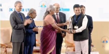 Padma Shri Kailash Chandra Agarwal Gets Lakshmipat Singhania–IIM Lucknow Leadership Award from FM Sitharaman