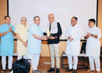 Veteran Journalist Krishnkant Unadkat Honoured with Devarshi Narad Journalist Award