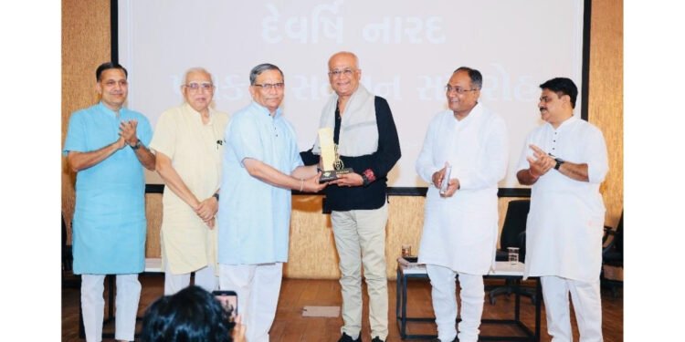 Veteran Journalist Krishnkant Unadkat Honoured with Devarshi Narad Journalist Award