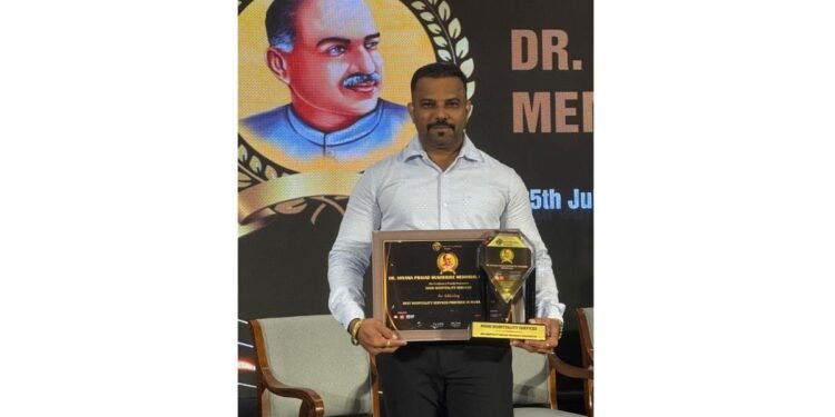 Diwakar Mabian Honoured with Shyama Prasad Mukherjee Award by Sonu Sood and Shaina NC for Excellence in Hospitality Service